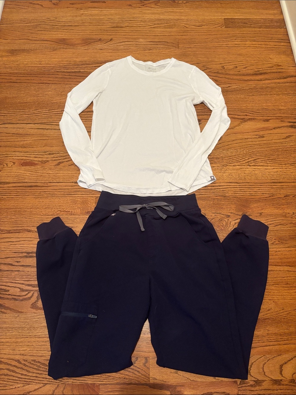 Figs Women's Navy Jogger Pants with White Underscrub